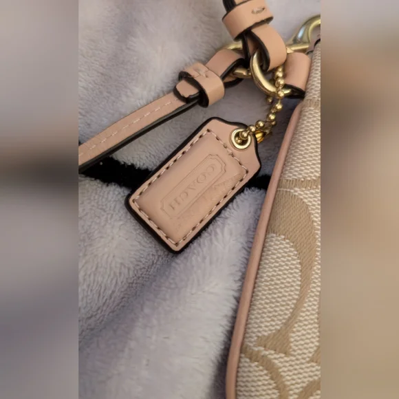 Cute Coach Vintage Zipper Pouch - Picture 2 of 6